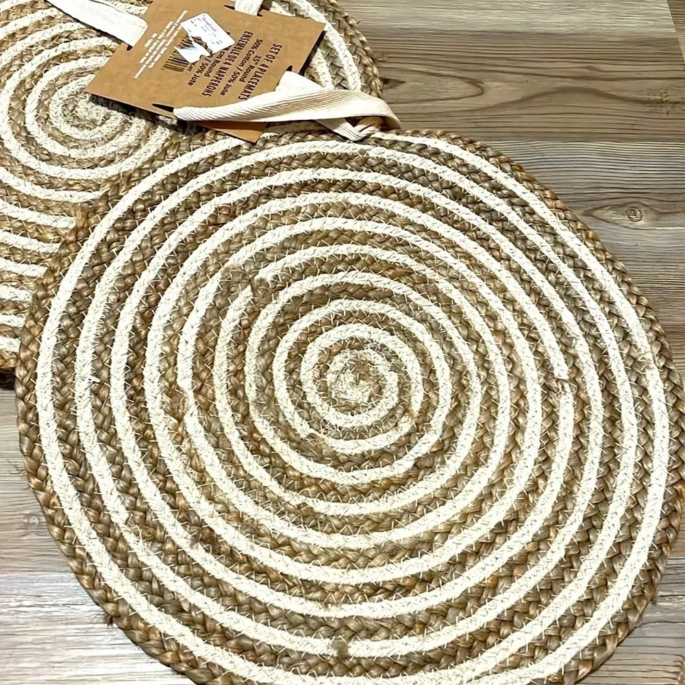 Novo jute kitchen placemats Spiral Tan Cream Set of 4 NWT 15” Round Boho Chic